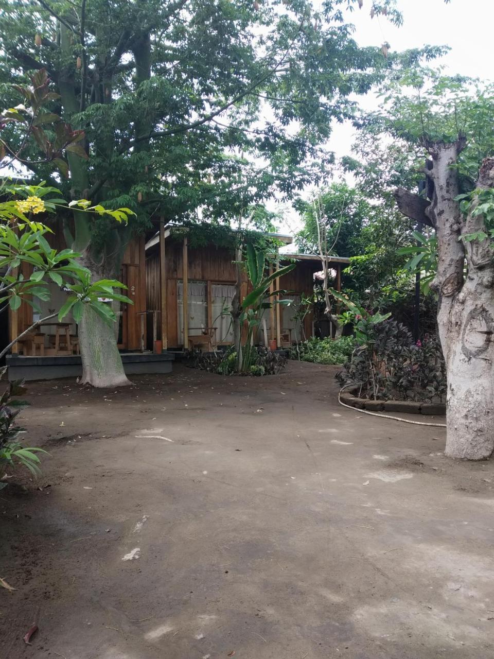 Beach Box Bungalow Gili Trawangan Exterior photo
